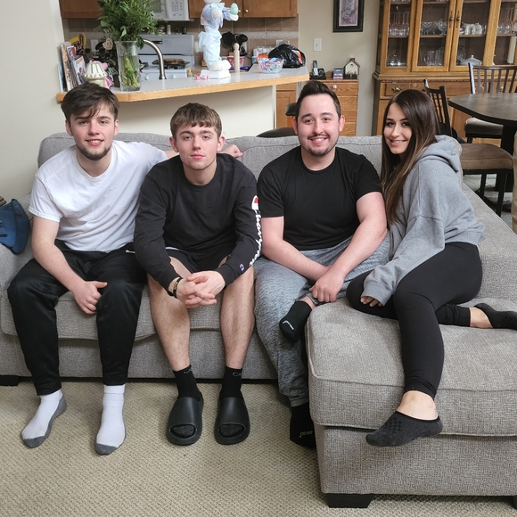 Meet your Posher, Karianne - Picture 2 of 2